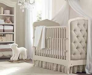 decoracion-romantica-en-el-dormitorio-del-bebe